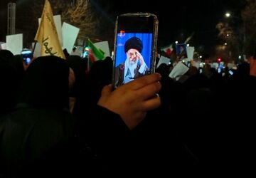 حضور خودجوش مردم نیشابور در عزاداری شهادت رهبر معظم انقلاب اسلامی