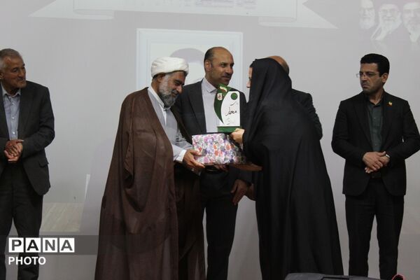 گرامیداشت هفته معلم در سالن شهید آوینی اداره آموزش و پرورش جوادآباد 