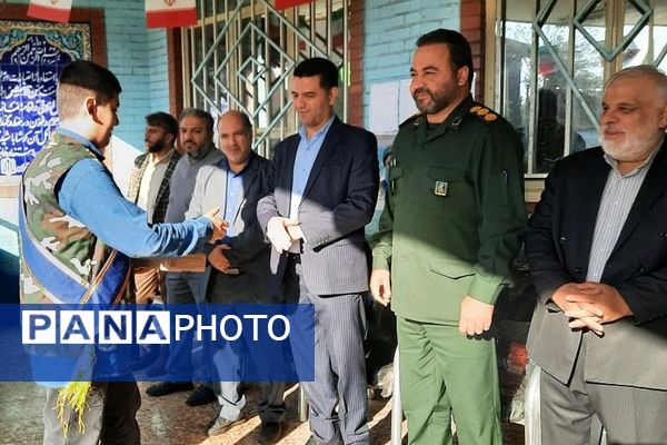 نواخته شدن زنگ بسیج و پدافند غیرعامل در مدارس ملاصدرا و شهید بهشتی ناحیه دو شهرری 