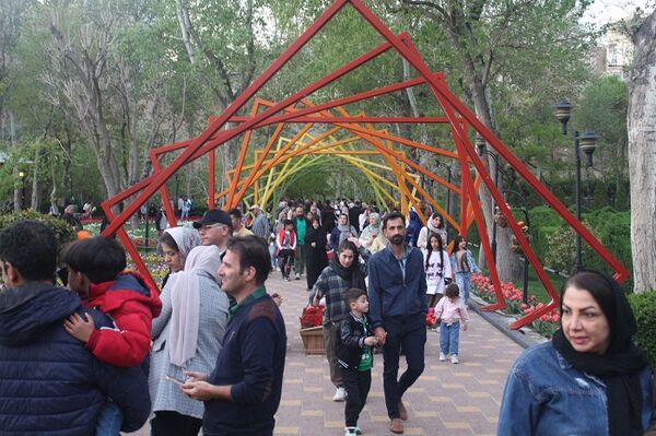 حال و هوای جشنواره  لاله‌های کرج 