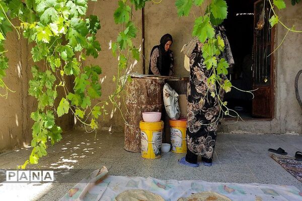 سومین روز از پخت نان  برای پذیرایی از زائران بدرقه آقای  شهید ایران در شهر بار نیشابور