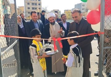 افتتاح زمین چمن مصنوعی ؛ گامی مهم در توسعه زیرساخت‌های آموزشی