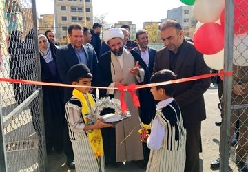افتتاح زمین چمن مصنوعی ؛ گامی مهم در توسعه زیرساخت‌های آموزشی