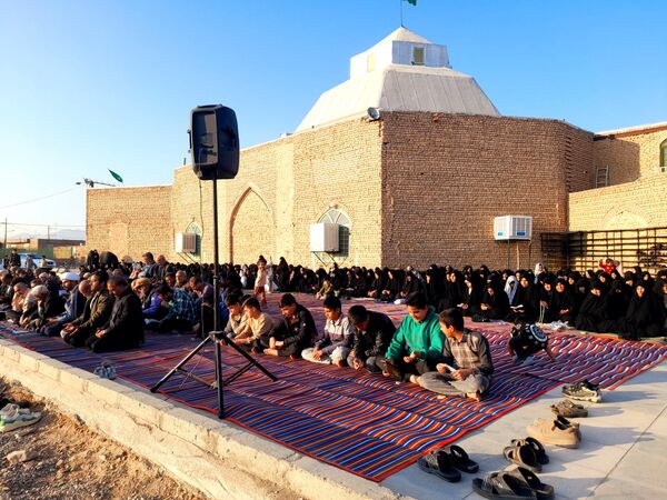 قرائت دعای باران و نماز جماعت در روستای دهنو خلیل آباد