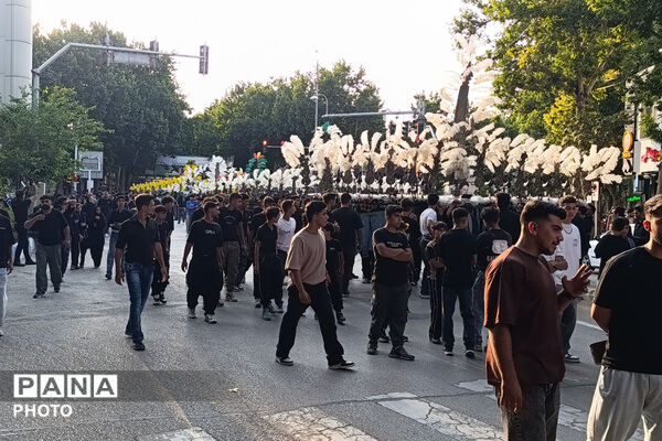 آیین باشکوه علم‌گردانی در غروب عاشورا 