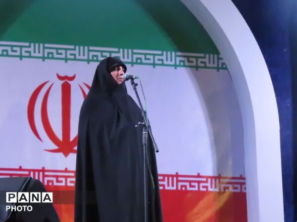 میدان انقلاب؛ جغرافیای همدلی در سایه سار نام میهن