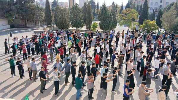 برگزاری مسابقات ورزشی دبیرستان معلم ساوجبلاغ در هفته تربیت‌بدنی