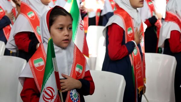 زنگ انقلاب نواخته شد
