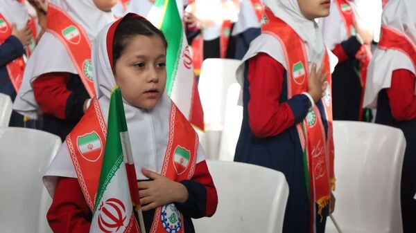 زنگ انقلاب نواخته شد