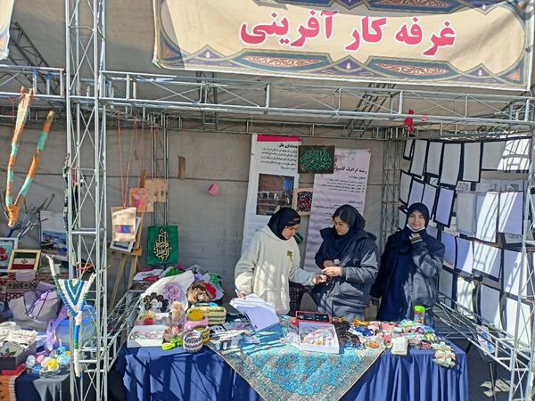 بازارچه مشاغل در هنرستان سمیه 