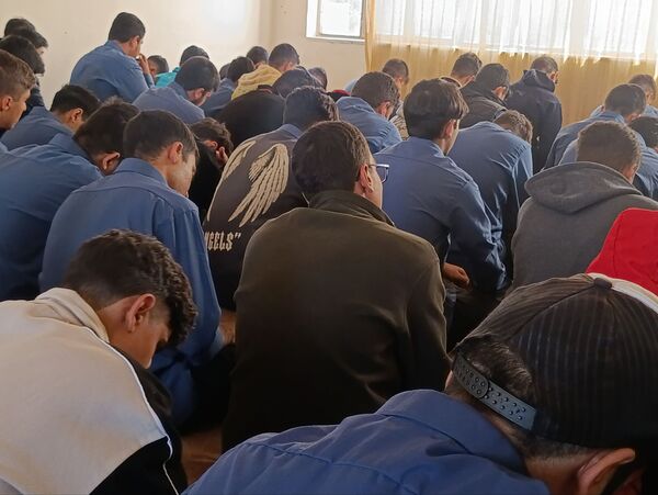 زمزمه‌های عاشورایی دانش‌آموزان در نمازخانه هنرستان شیخ‌الرئیس