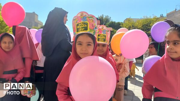 جشن شکوفه‌ها در دبستان سمیه منطقه خزل
