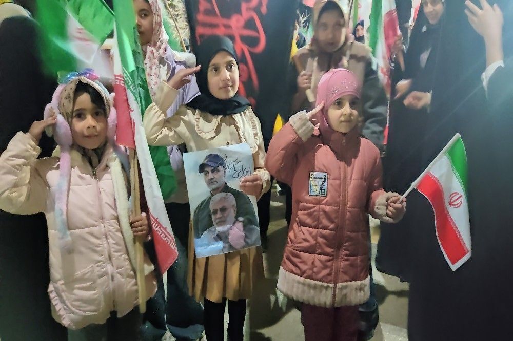 حضور گرم  دهه نودی ها در قلب اجتماعات شهر بار نیشابور