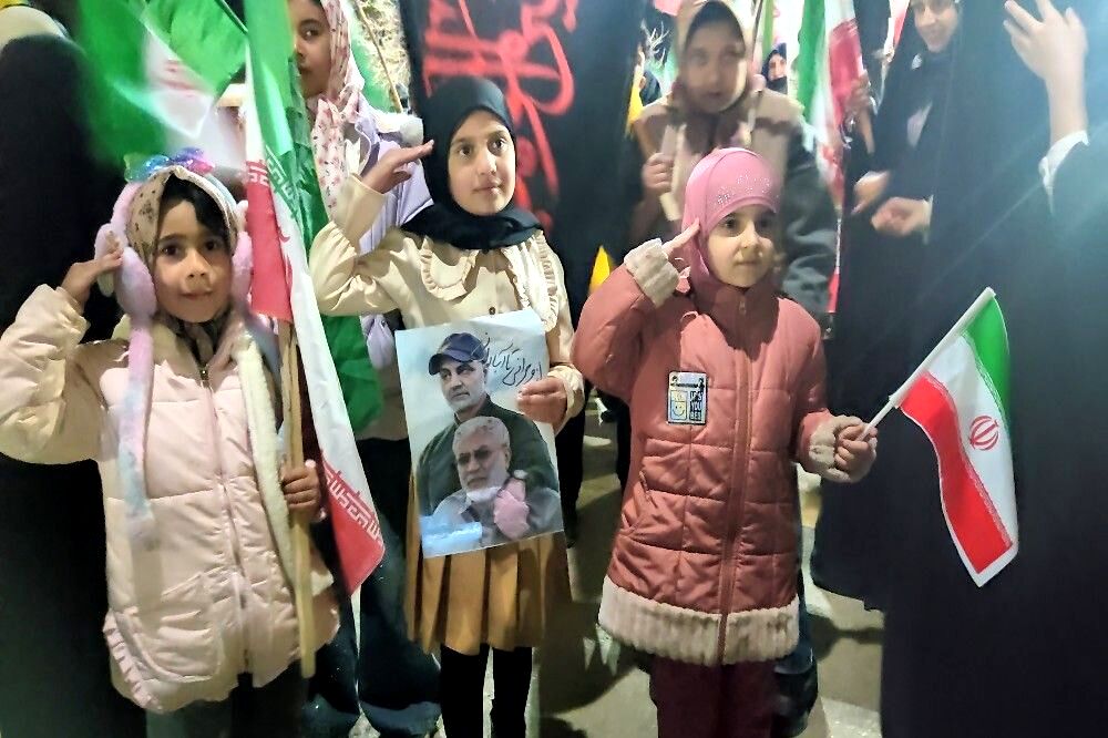 حضور گرم  دهه نودی ها در قلب اجتماعات شهر بار نیشابور