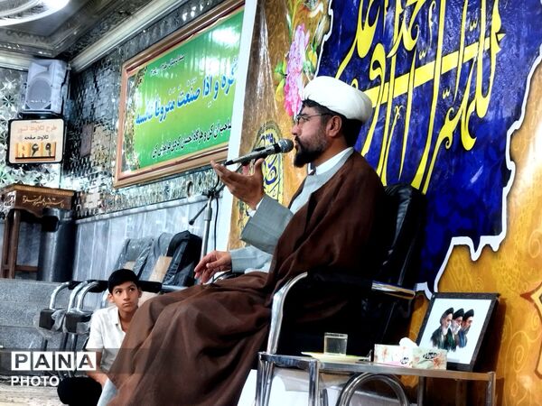 طنین جشن میلاد در مسجد فدائیان شاهزاده قاسم نیشابور