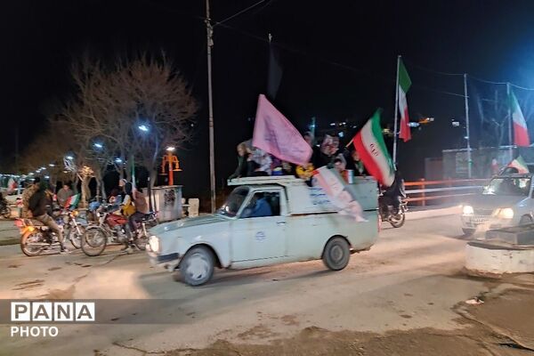 حضور پرشور مردم در کاروان خودرویی از بلوار حسینیه شهدا تا گلزار شهدای شهر بار