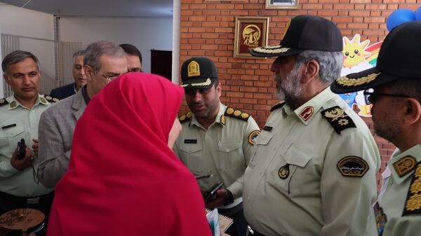 حضور فرمانده انتظامی تهران بزرگ در مراسم بازگشایی مدارس منطقه ۶؛ بازدید از دبستان تقوا پیشگان