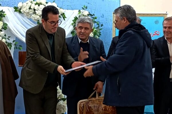 آیین تجلیل از فرهنگی بازنشسته در شهرستان مانه
