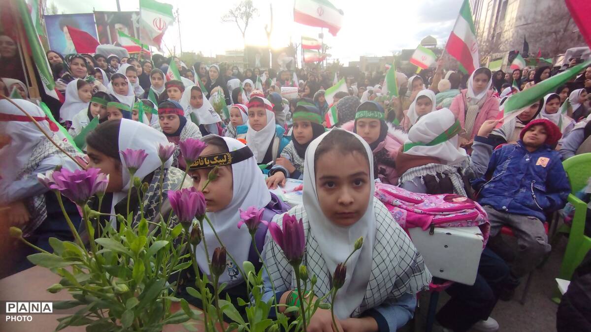 حضور مردم شهرستان شیروان در اربعین رهبر شهید و شهدای مدرسه میناب