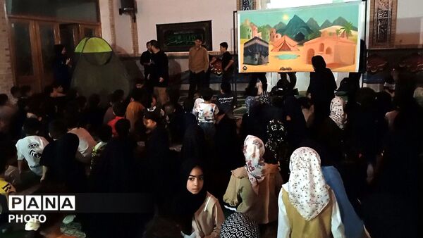 غرفه دهه نودی ها در صد و بیست و  چهارمین شب 