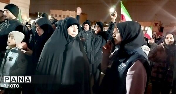 تجمع مردمی در میدان فجر مشهد 