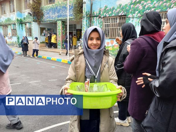 برپایی چایخانه حضرت فاطمه(س) در دبیرستان امجدی یک