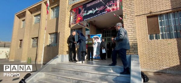 تقدیر از برگزیدگان کشوری جشنواره نوجوان خوارزمی در دبیرستان حضرت معصومه(س) شهر جعفریه