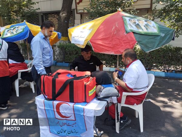 جاماندگان آذربایجان شرقی با چشمانی اشک‌بار به امید روز رجعت با رهبر شهید