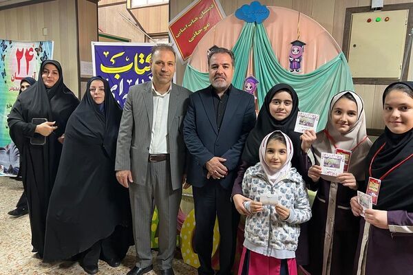 نمایشگاه کتاب دانش آموزی در ناحیه دو شهرری 