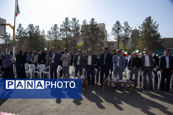 مشعل دوازدهمین دوره المپیادهای ورزشی درون مدرسه‌ای در شهر نیم‌ور روشن شد