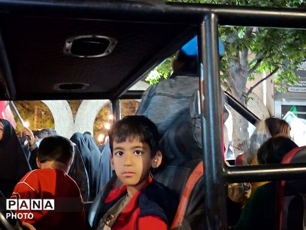 پنجاه و دو شب  در میدان پای کار ایران