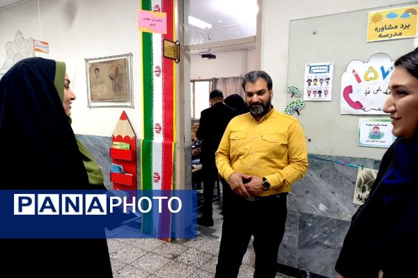 مسابقات هنر و خلاقیت دانش‌آموزان در مدرسه ۱۰ دی