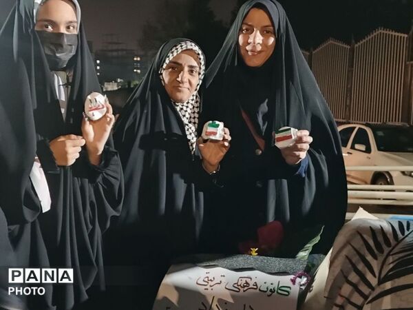 میز فرهنگی و هنری کانون فرهنگی تربیتی ۱۵ خرداد در میدان شریعتی