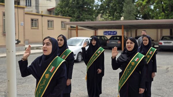 تجلیل از معلمان اداره آموزش و پرورش با حضور خادمان اجرایی و انتظامی شهرستان نظرآباد