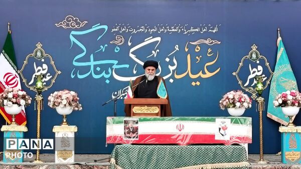 اقامه نماز عید فطر و تشییع پیکر شهید «کیارش» در مسجد جمکران