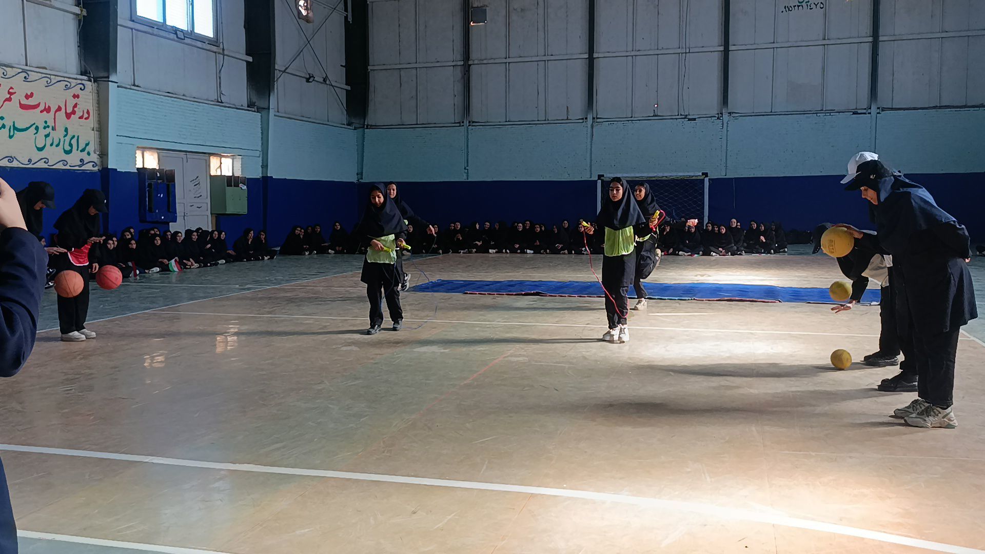 المپیاد ورزشی درون مدرسه ای در مدارس متوسطه اول و دوم دخترانه شهر نسر 