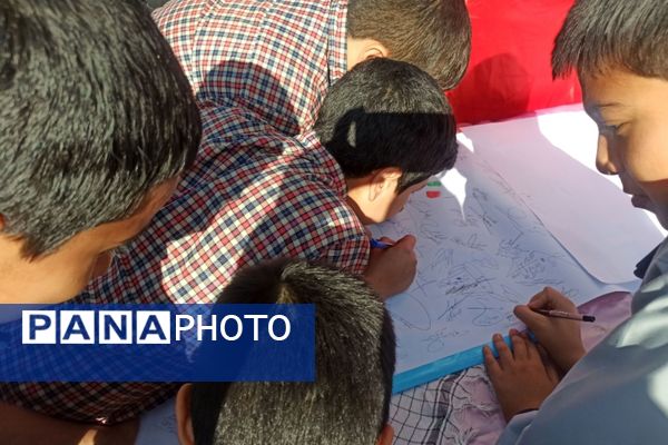 طنین حماسه در گام‌های دانش‌ آموزی