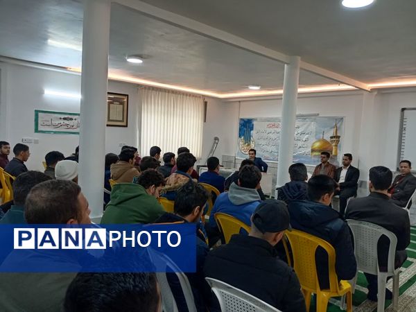 جلسه تجربه گردانی با قبول شدگان کنکور سراسری در دبیرستان نمونه آیت‌الله خامنه‌ای