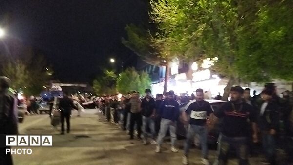 دسته عزاداری روستای همت آباد زمانی در مراسم چهلم رهبر شهید و شهدای میناب در حسینیه امام 