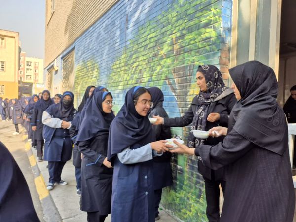 وقتی دبیرستان شهید همت بوی غربت حضرت مادر گرفت