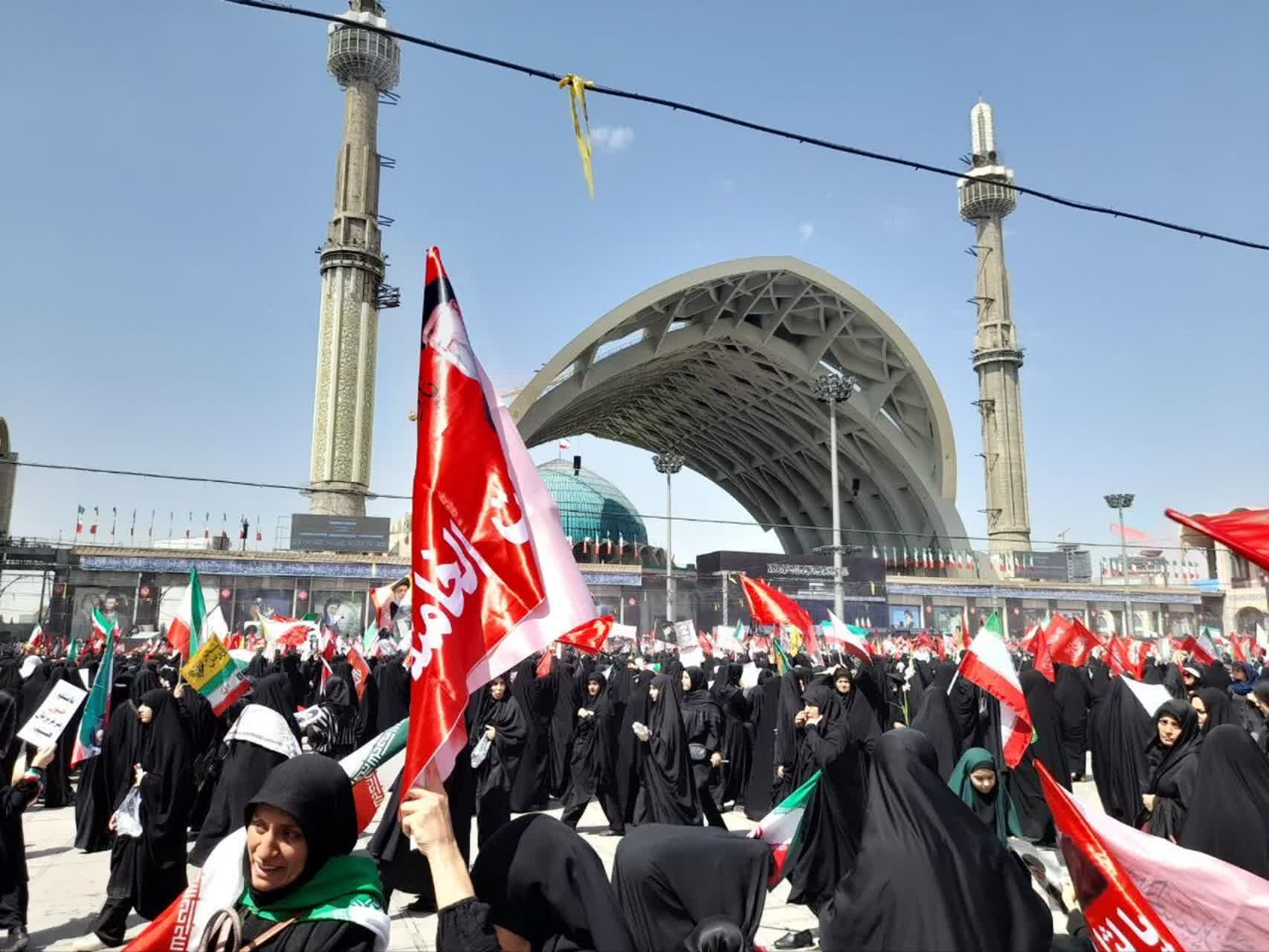 موج عشق در مصلی تهران؛ وداع با رهبر شهید انقلاب
