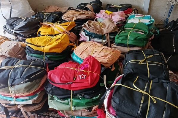 700 کیف پر از امید، هدیه خیر شهرستان قدس برای دانش آموزان نیازمند