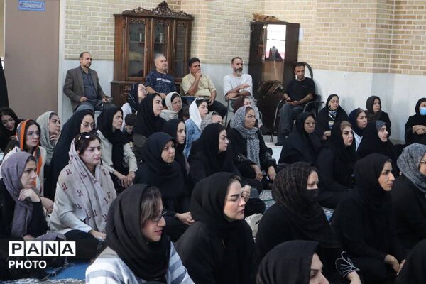نشست پیشگیری از آسیب‌های اجتماعی در دبیرستان فرهنگ قرچک