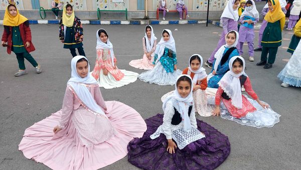 برگزاری مسابقات بومی محلی به مناسبت روز مادر