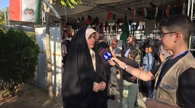 غبارروبی مزار مطهر شهدا به مناسبت هفته دفاع مقدس
