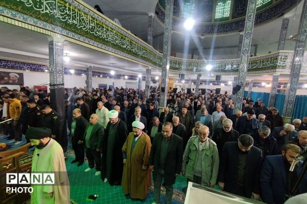 اقامه نماز باشکوه عید سعید فطر در شهرستان فیروزکوه