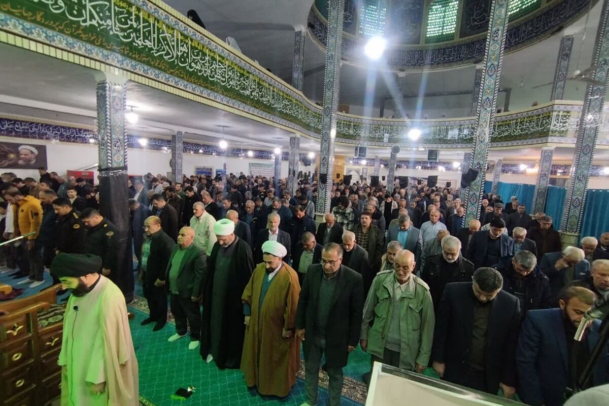 اقامه نماز باشکوه عید سعید فطر در شهرستان فیروزکوه