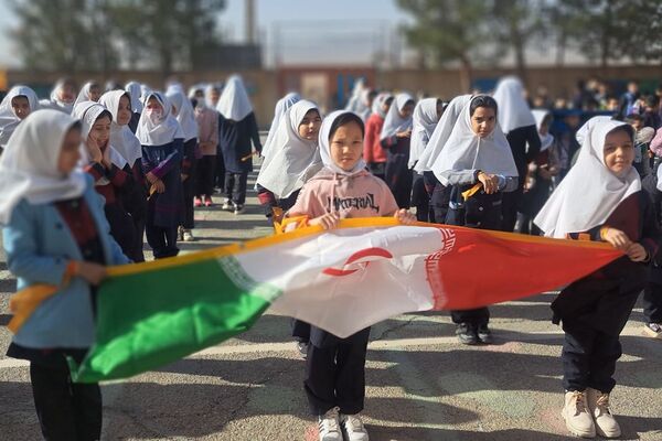 جشن پیروزی انقلاب اسلامی در مدارس منطقه کهریزک 