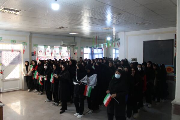 نواخته شدن زنگ انقلاب در هنرستان فاطمه زهرا ( س) گچساران