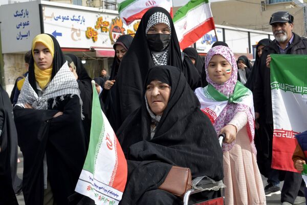 حماسه دانش‌آموزان اسلامشهر در ۲۲بهمن